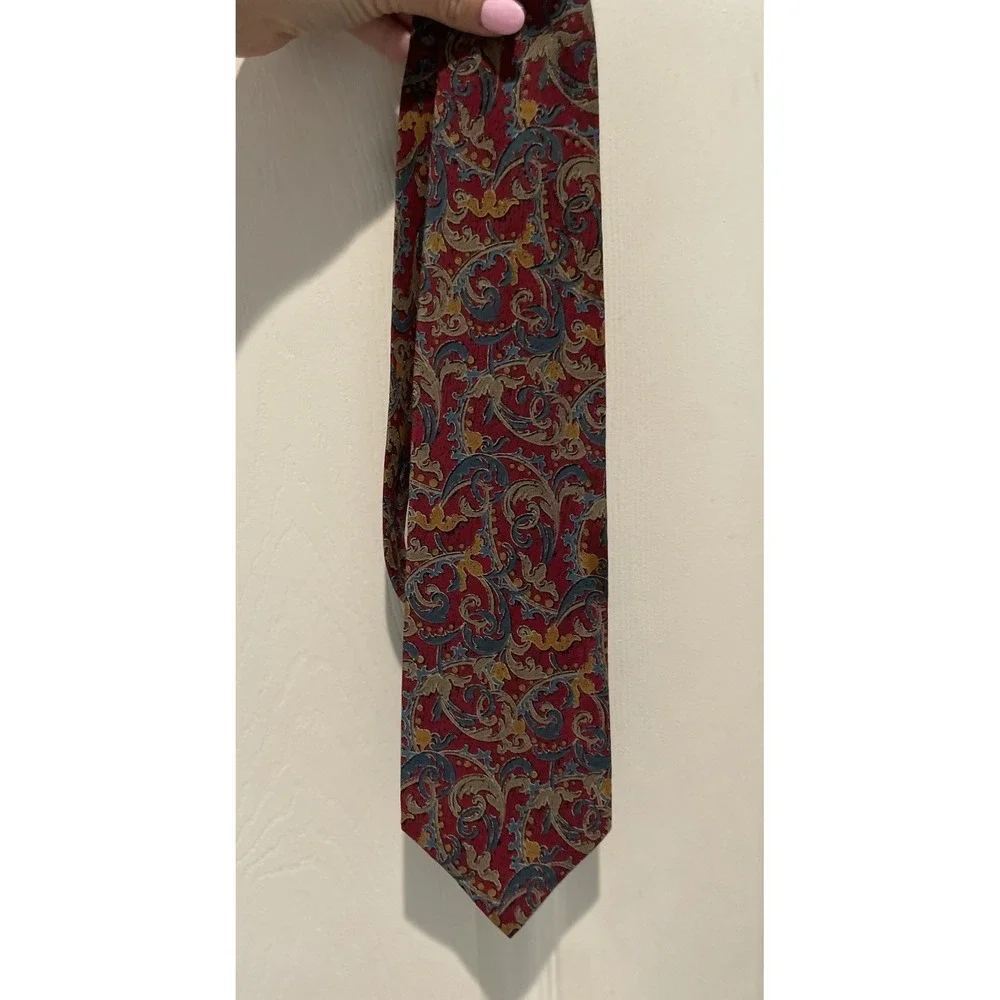 KARL LAGERFELD All Silk Men's Neck Tie Made in Italy Red Maroon Paisley Blue Vtg